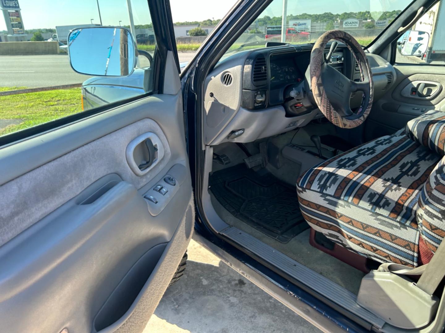 1995 Blue Chevrolet C/K 1500 Reg. Cab 6.5-ft. Bed 4WD (1GCEK14K9SZ) with an 5.7L V8 OHV 16V engine, located at 1687 Business 35 S, New Braunfels, TX, 78130, (830) 625-7159, 29.655487, -98.051491 - Photo#7